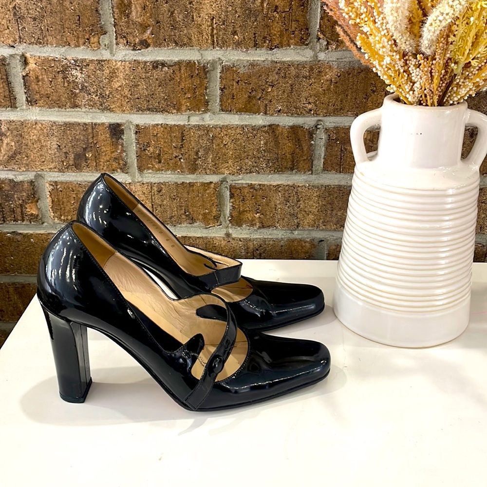 Black Gucci pumps